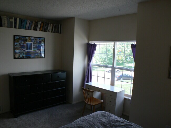 Building Photo - 7429 Singing Hills Dr