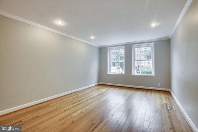 Building Photo - 3047 S Buchanan St