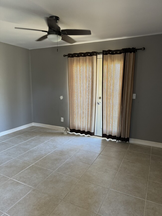 Building Photo - 420 Pablo Ln