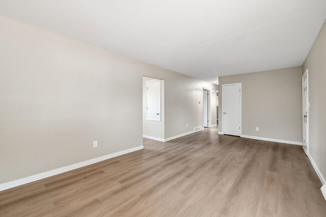 Photo - $2,440.95 with $300 Off the First Month's Rent, 5 Beds - 2 Bath, Multiplex in Littleton with Shar... Apartment