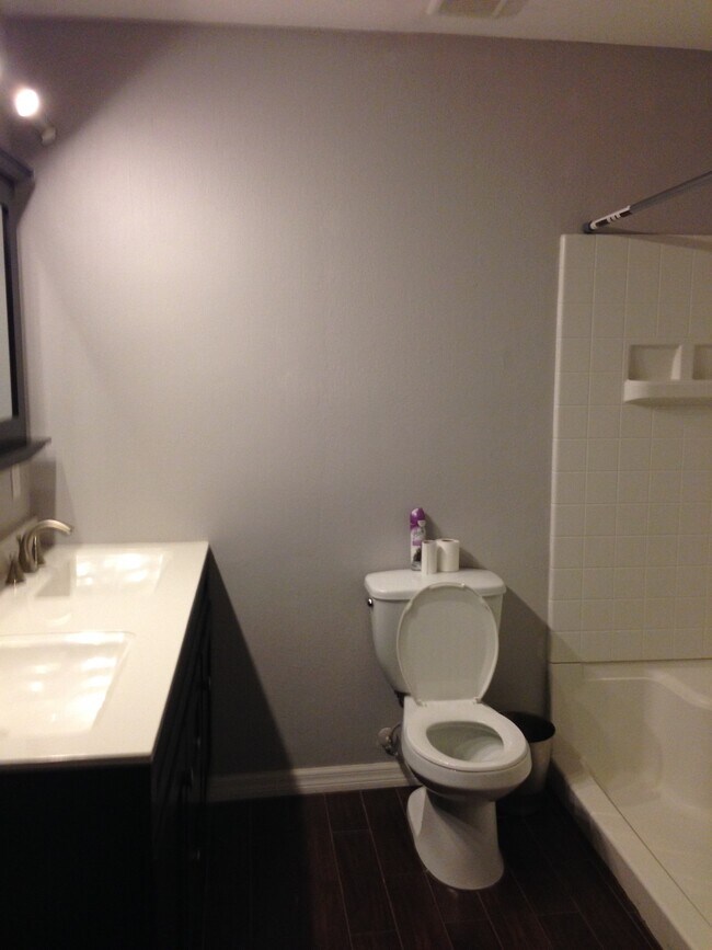 Foto del edificio - 308 N Hilltop Rd