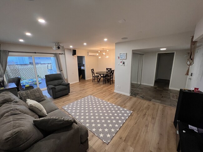 Foto del edificio - 5651 Sumner Way