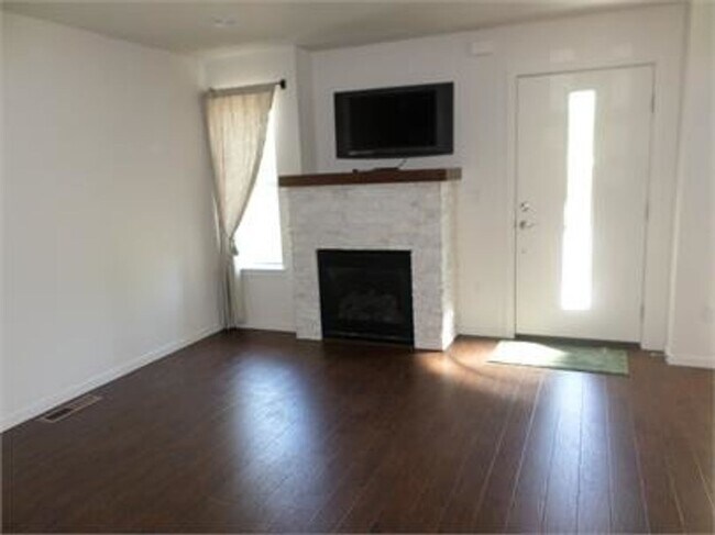 Foto del edificio - Stunning town home in the Ridgeview Place ...