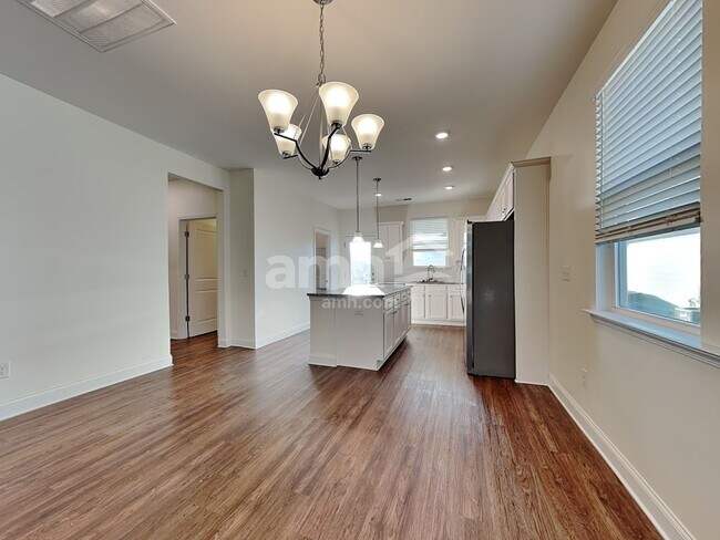 Foto del edificio - 301 Stowe Rd