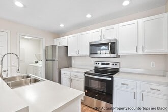 Building Photo - 4947 Stratford Pine Ln