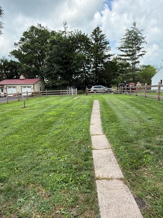 Building Photo - 3 Bd/1.5 Bath Twin Home in Perkasie Boro