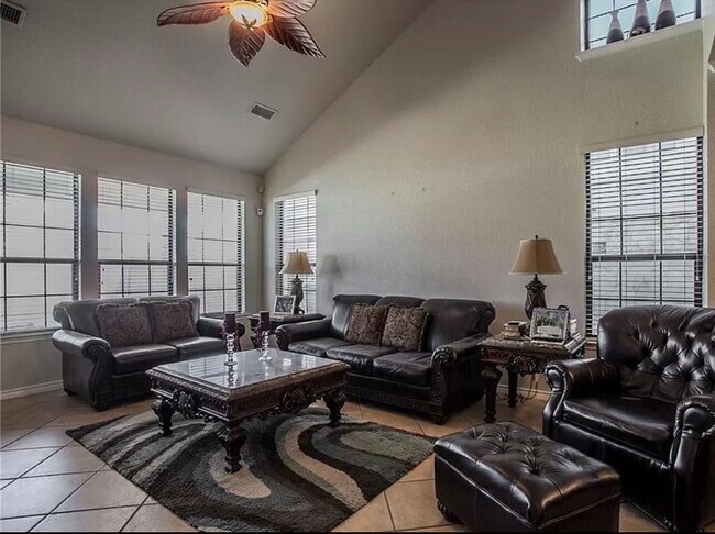 Building Photo - 3015 Scottsdale Dr