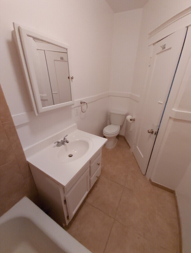 Baño - 1335 2nd St