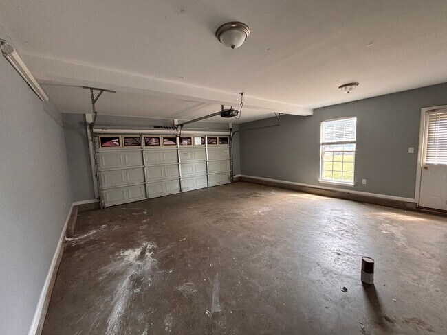 Foto del edificio - 5 Bedrooms- 3 Bathroom- House in West Rome!
