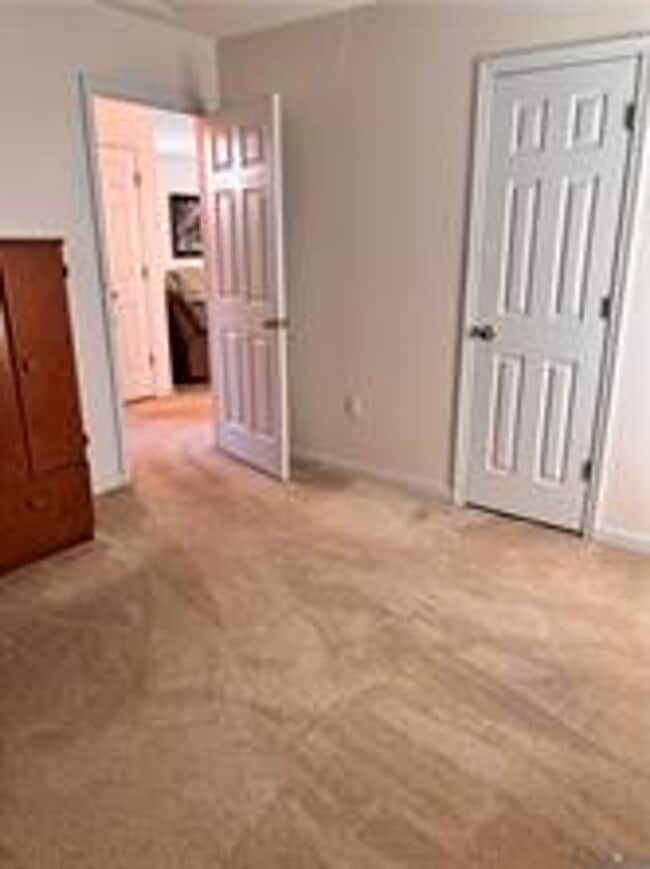 Building Photo - 7873 Willow Walk Dr