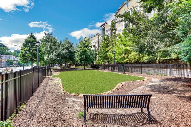 Foto del edificio - 390 17th St NW