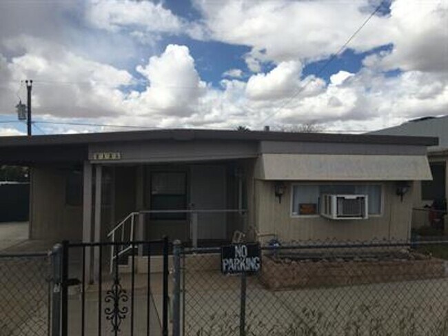 Building Photo - Newly Updated 1BR/1BA Home with Fenced Yar...