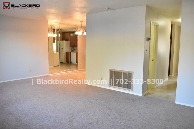 Building Photo - 304 Greenbriar Townhouse Way
