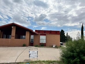 Building Photo - 5524 Oakbriar Cir