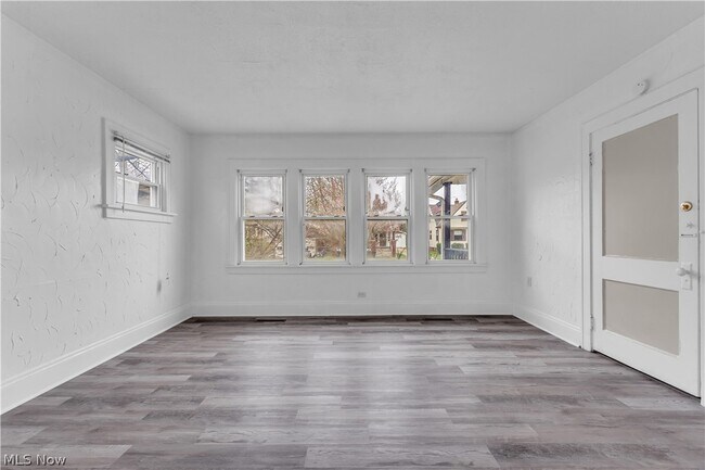 Building Photo - 11303 Langton Ave