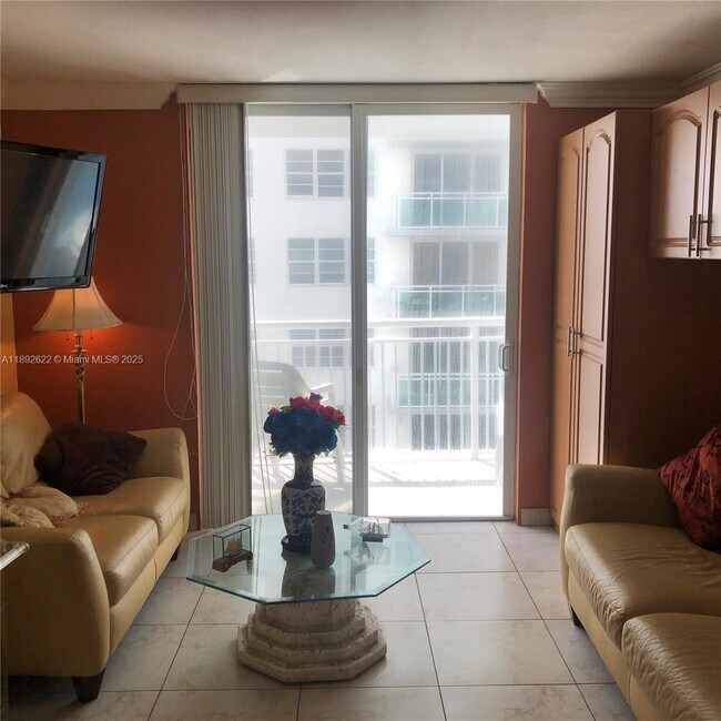 Foto del edificio - 6969 Collins Ave