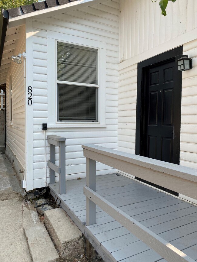 Foto del edificio - 820 Spring St