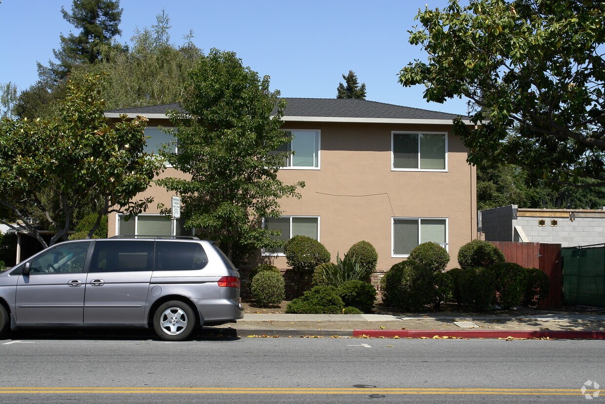 Primary Photo - 650 Oak Grove Ave