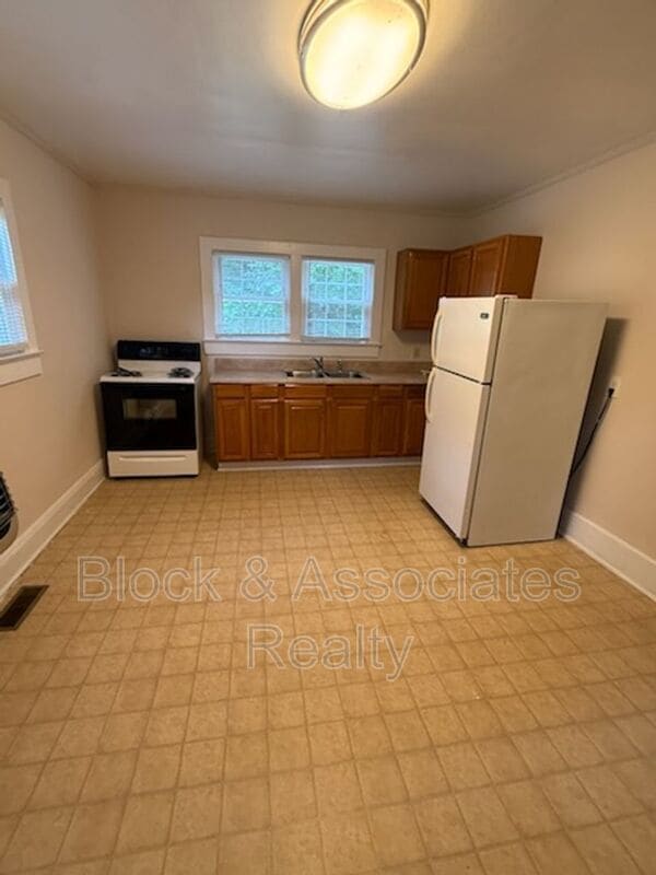 Building Photo - 2040 Carl Dr