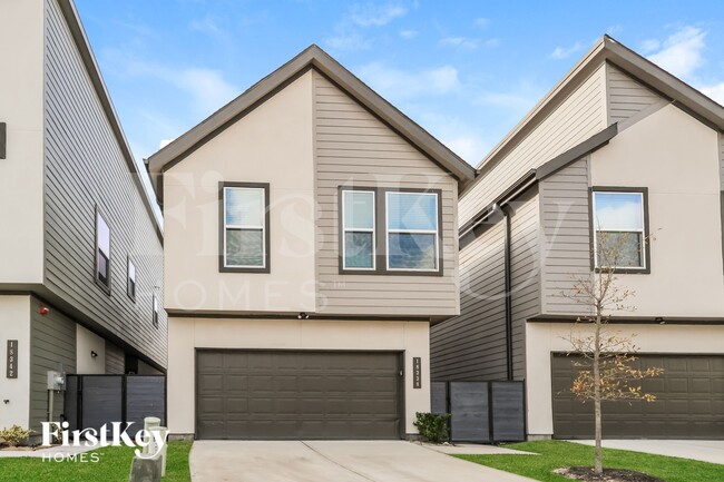 Building Photo - 18338 W Centro Cir