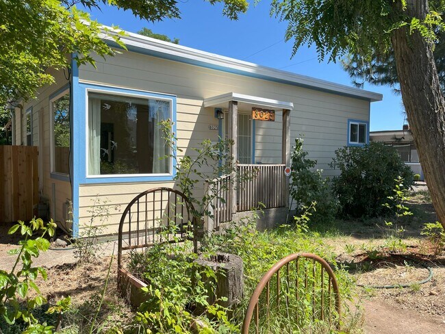 Foto del edificio - Charming Woodstock 3 Bed 1 bath Ranch Hous...