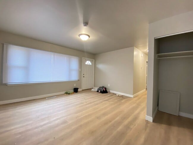 Building Photo - 3 Bedroom Home in Hammond