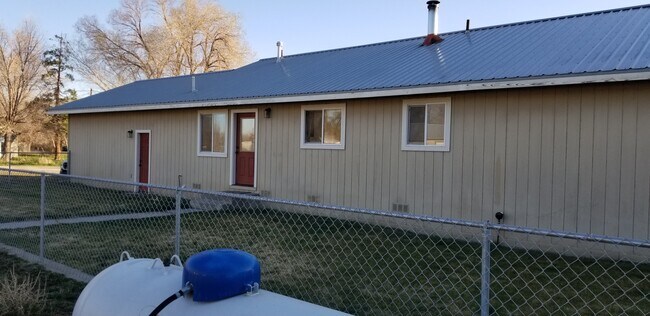 Foto del edificio - 472-285 Johnstonville Rd