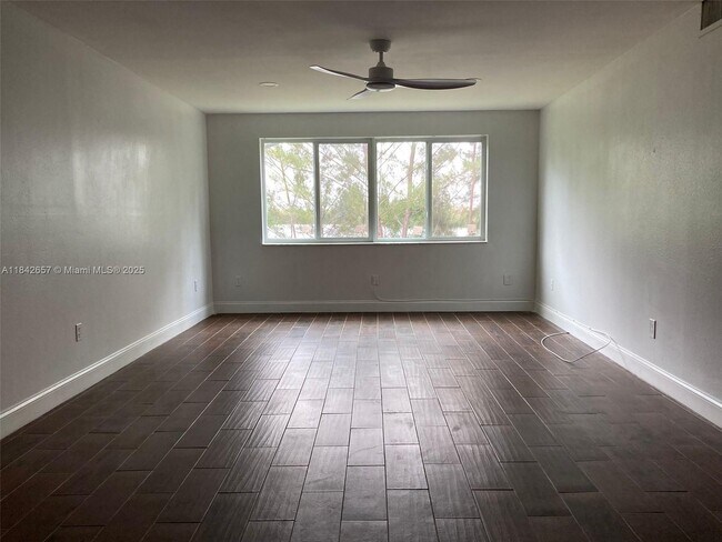 Building Photo - 14820 Naranja Lakes Blvd