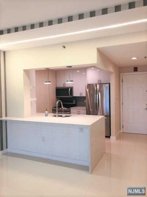 Building Photo - 1112 City