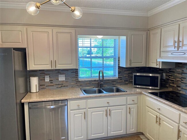 Foto del edificio - 6650 Hickorywood Ln