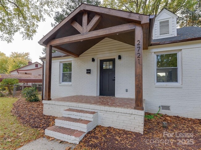 Foto del edificio - 2721 Mayflower Rd