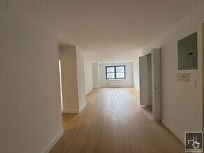 Building Photo - East 39th Street