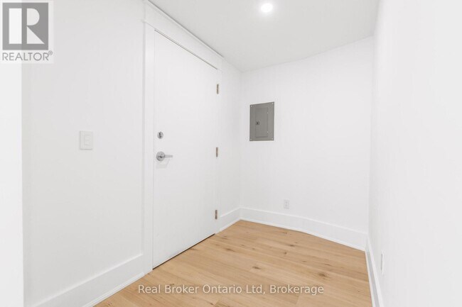 Photo du bâtiment - 80 9th St E