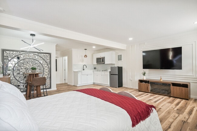 Studio 1 Clair de image - 1222 E Vaile Ave