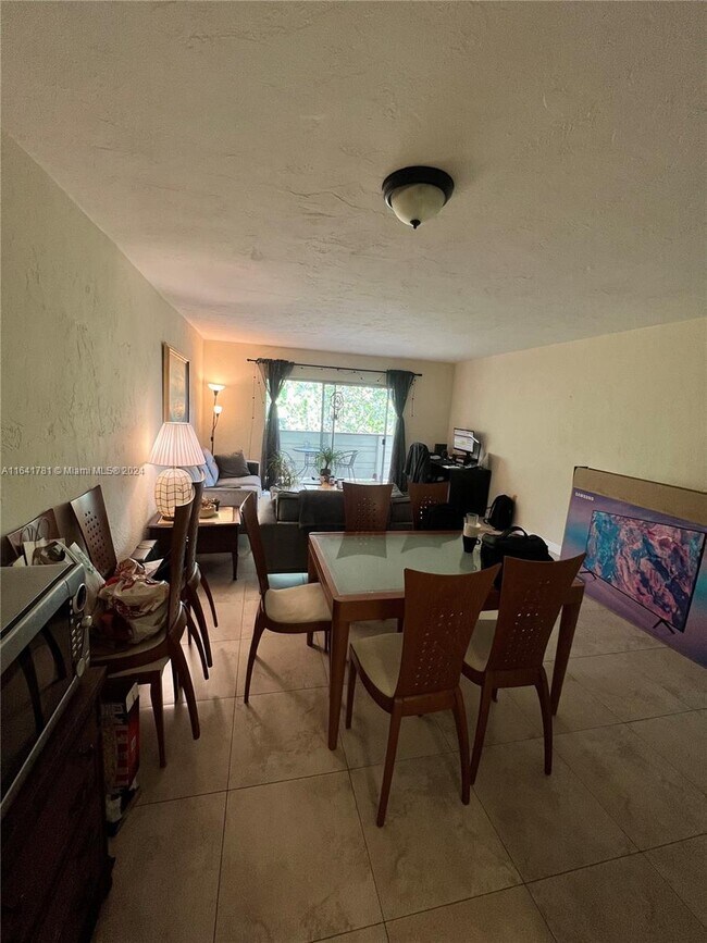 Foto del edificio - 1205 Mariposa Ave