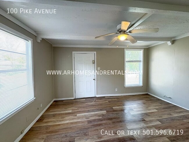 Foto del edificio - 100 Pike Ave