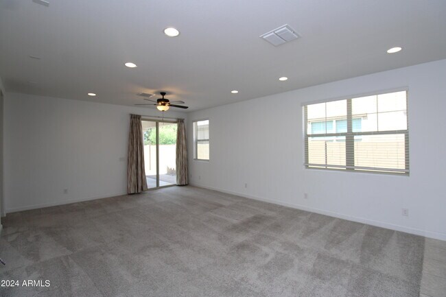 Building Photo - 5902 S Arizona Pl