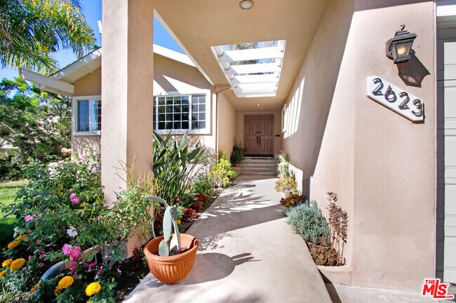 Foto del edificio - 2623 S Beverly Dr