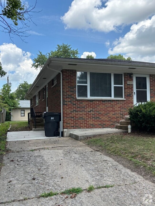 Building Photo - 105 S 33rd St