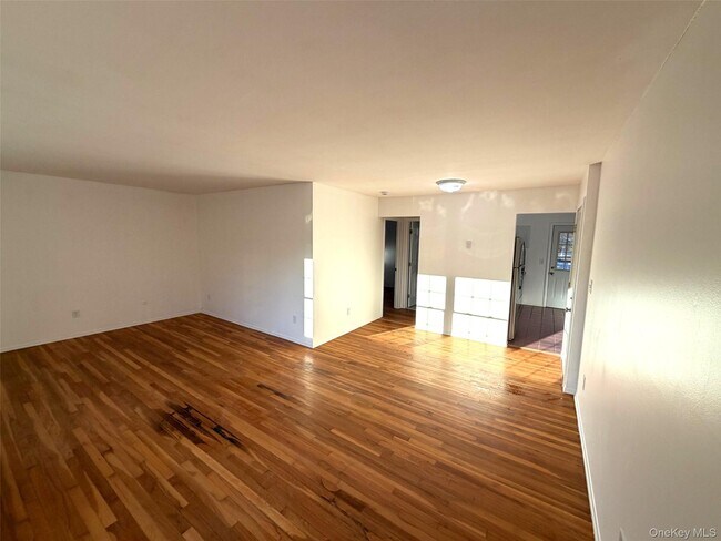 Foto del edificio - 5 Wildwood Dr