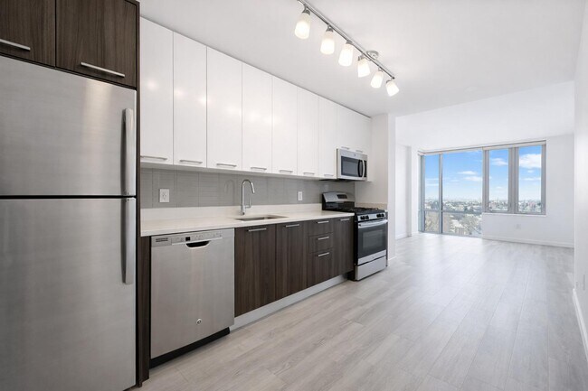 Building Photo - 1524 Sheepshead Bay Rd