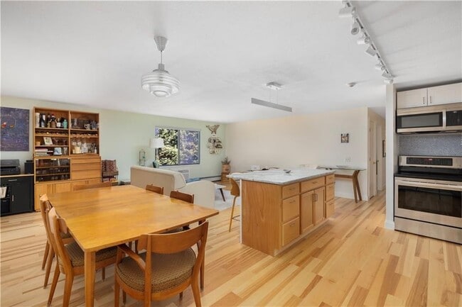 Foto del edificio - 66 Girard Ave