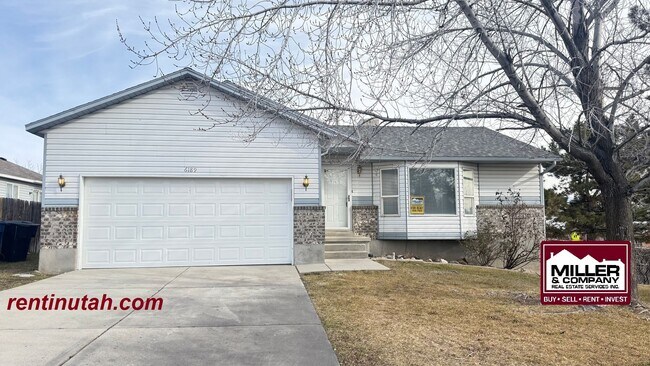 Foto del edificio - Updated Rambler with Vaulted Ceilings For Rent!