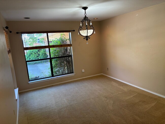Foto del edificio - Large Home in Warr Acres, Putnam City Schools