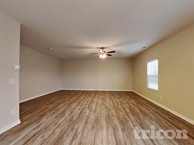 Foto del edificio - 945 Joselynn Drive