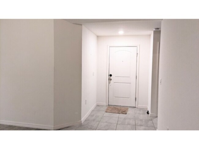 Building Photo - Move In SPECIAL!! Palm Coast House: 3 Bedr...