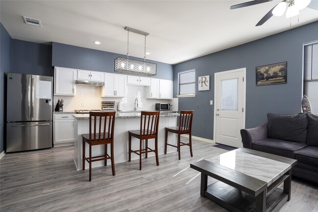 Building Photo - 6419 Waldron Dr