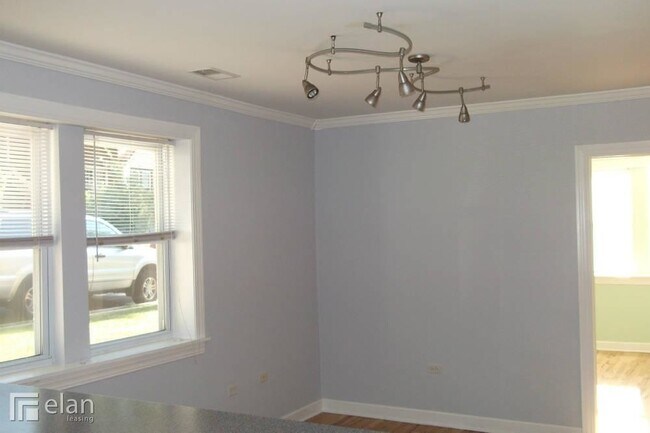 Building Photo - 4201 N Sawyer Ave