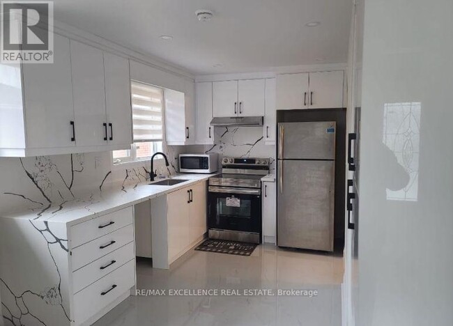Building Photo - 156 Voltarie Cres