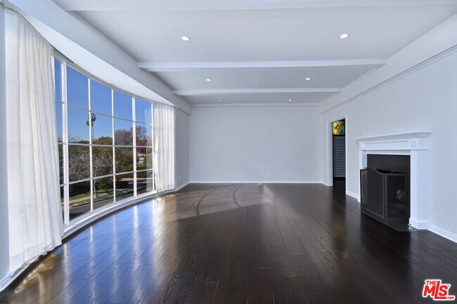 Building Photo - 2844 Club Dr